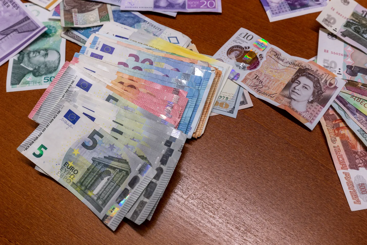 Poolte arvamused lähevad enim lahku küsimuses, mis aja jooksul tuleb ostjatel kauba eest tasuda.