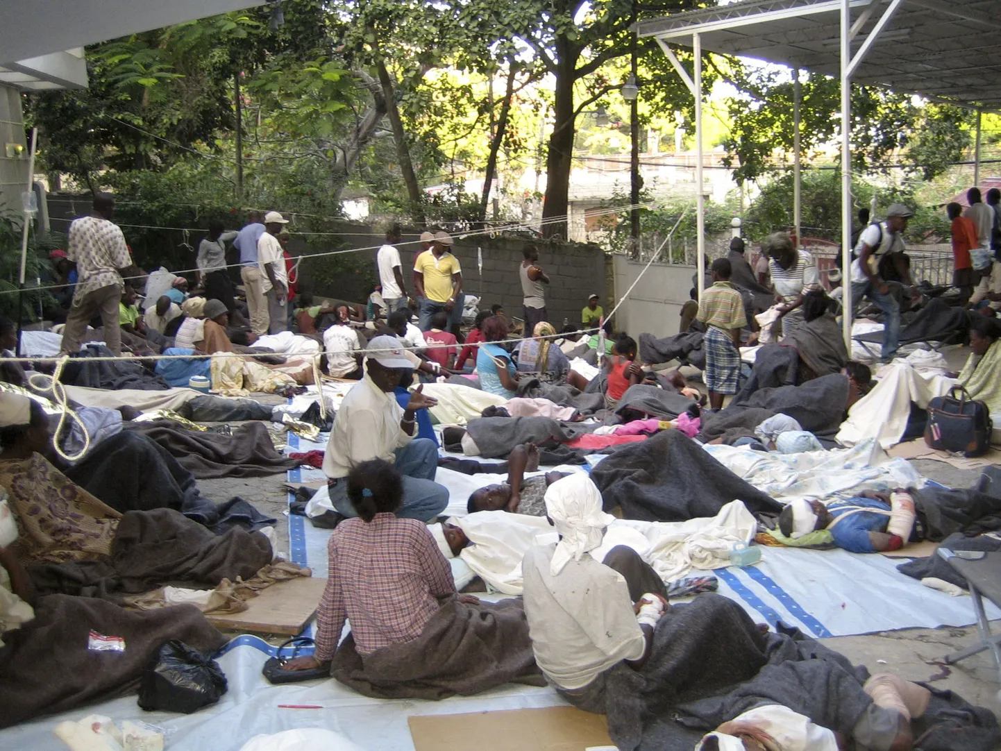 Maavärinas kannatada saanute jaoks loodud välihospital Haiti pealinnas Port-Au-Prince'is.