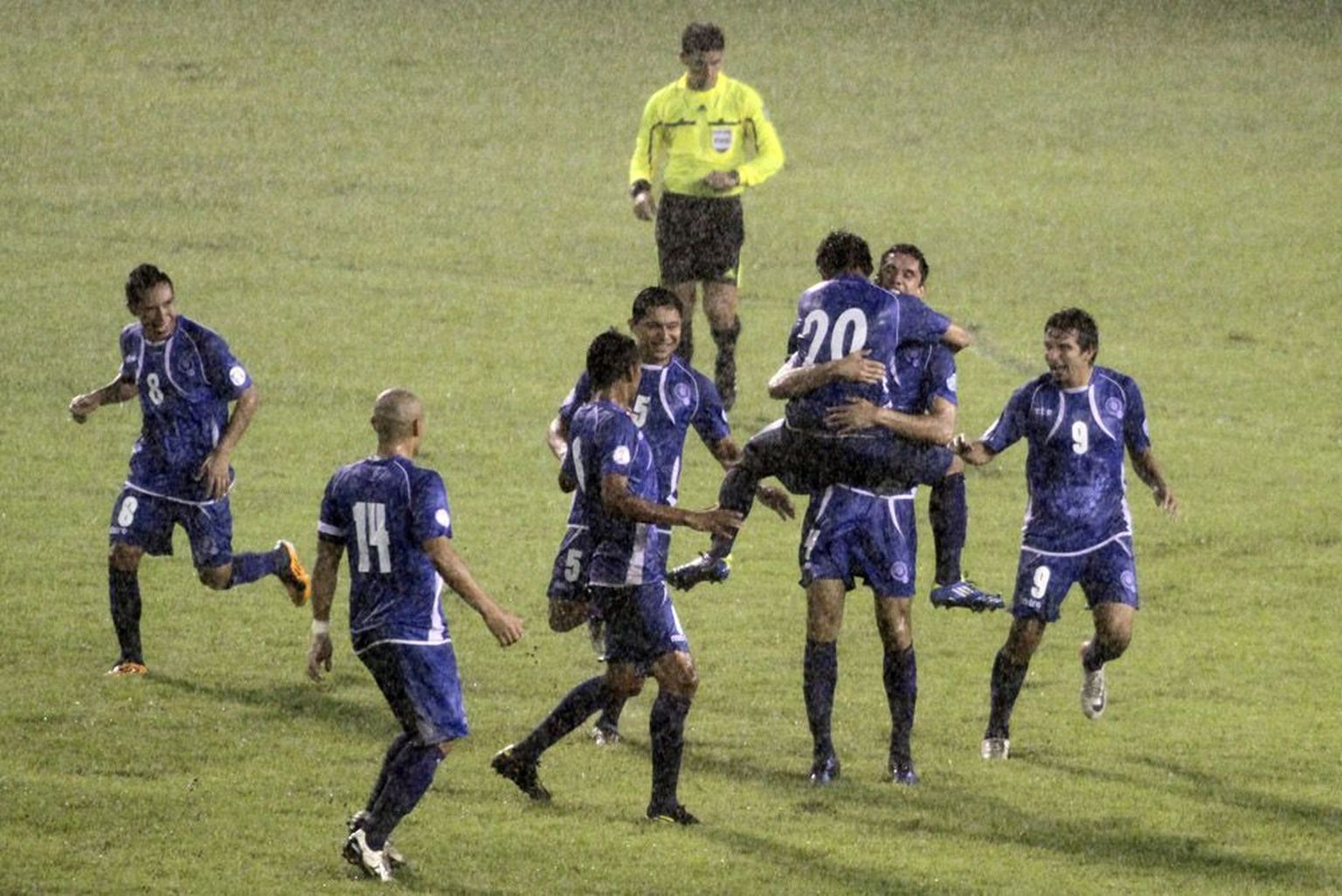 El Salvadori jalgpallikoondis sai 2014. aasta MM-kvalifikatsiooni 2. voorus oma alagrupis kindla esikoha, alistades kõik vastased    ning jõudis järgmisesse ringi.