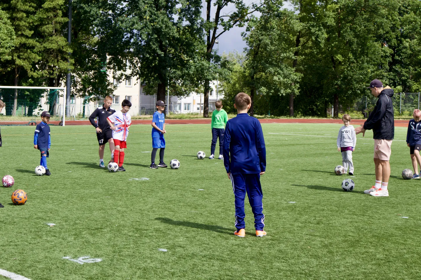 Первая тренировка по футболу для ласнамяэских детей состоялась 4 июля.