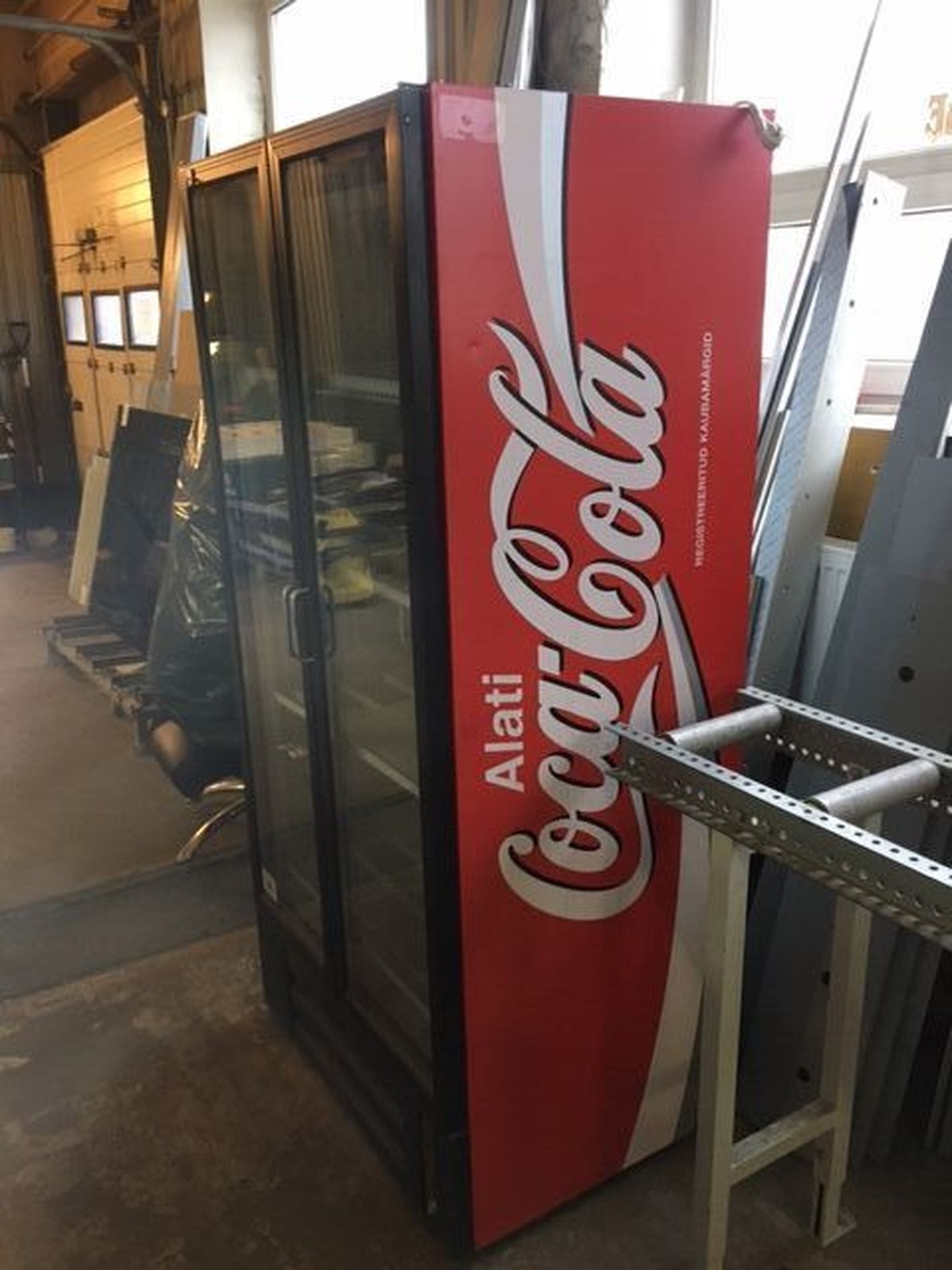 Холодильный шкаф Coca Cola.