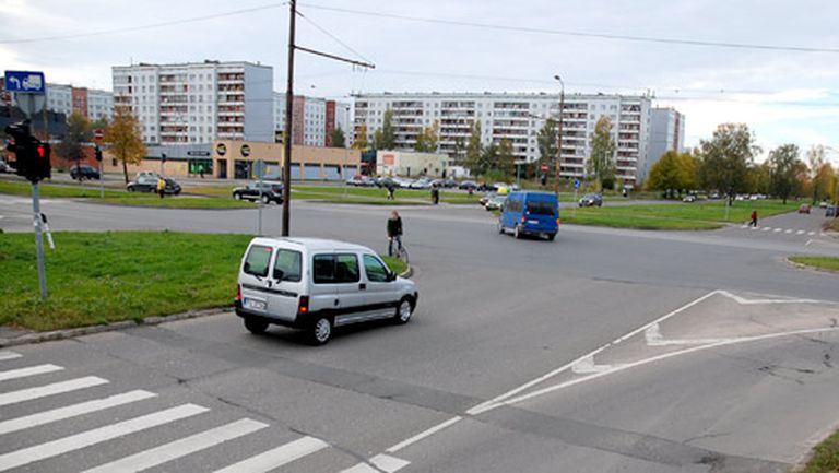 Перекресток улиц Мстислава Келдыша и Андрея Сахарова 