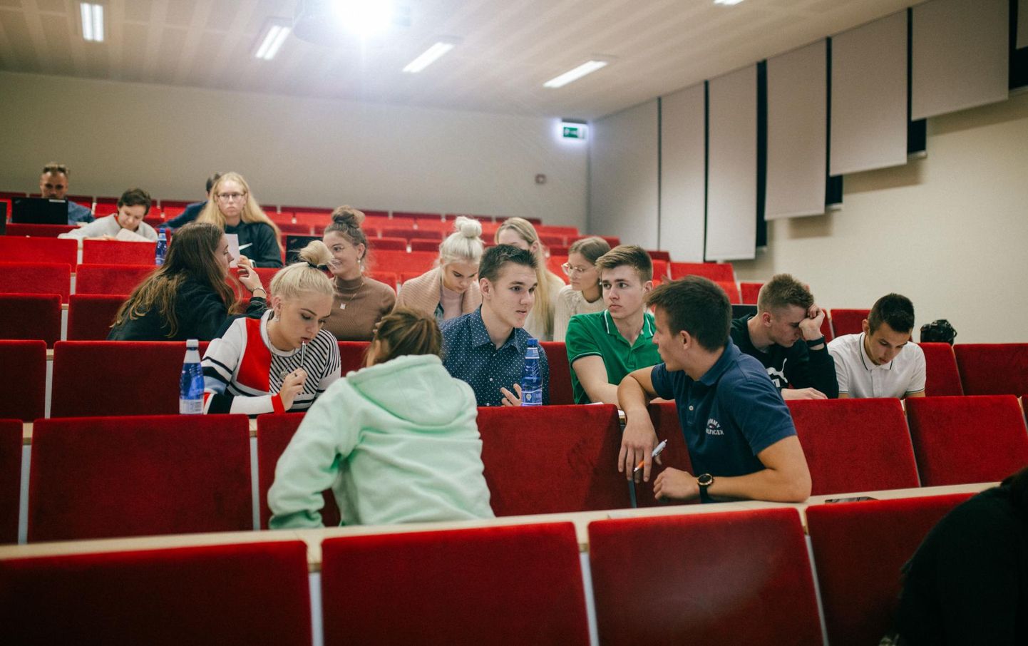 Viljandi noortevolikogu jagas välkvoorus välja 2500 eurot, et toetada noorte põnevaid ideid ja tegevust.