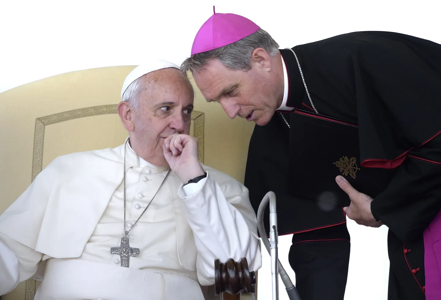 Paavst Franciscus ja peapiiskop Georg Gänswein.
