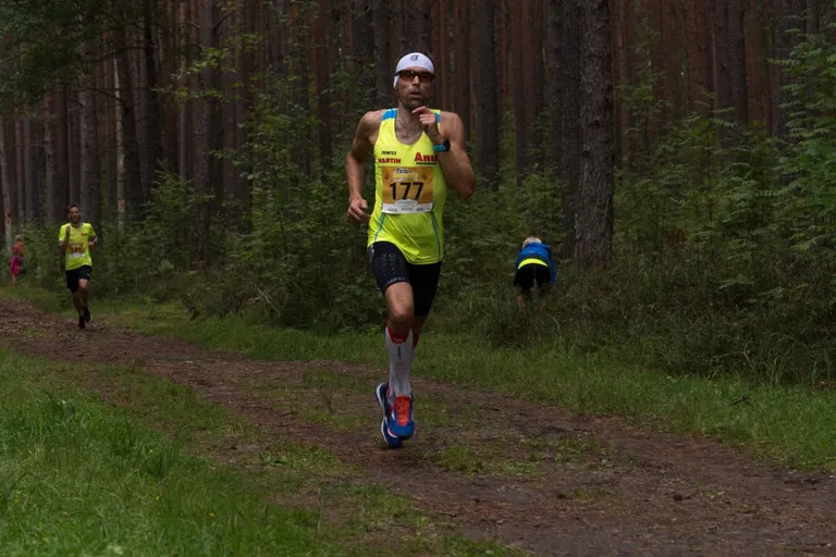 Meestest teenis jooksusarja üldvõidu Martin Tarkpea.