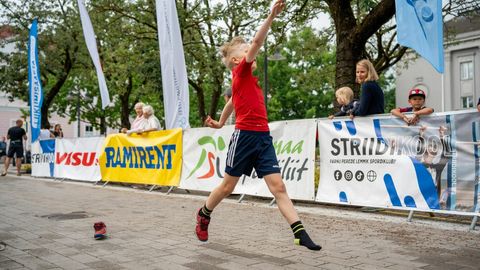 Galerii ⟩ Võidupüha maratoni lastejooksud pakkusid noortele spordisõpradele võistluslusti