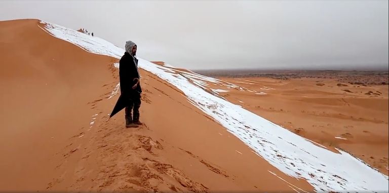 Alžeerias Sahara kõrbes Ain Sefras sadas lund
