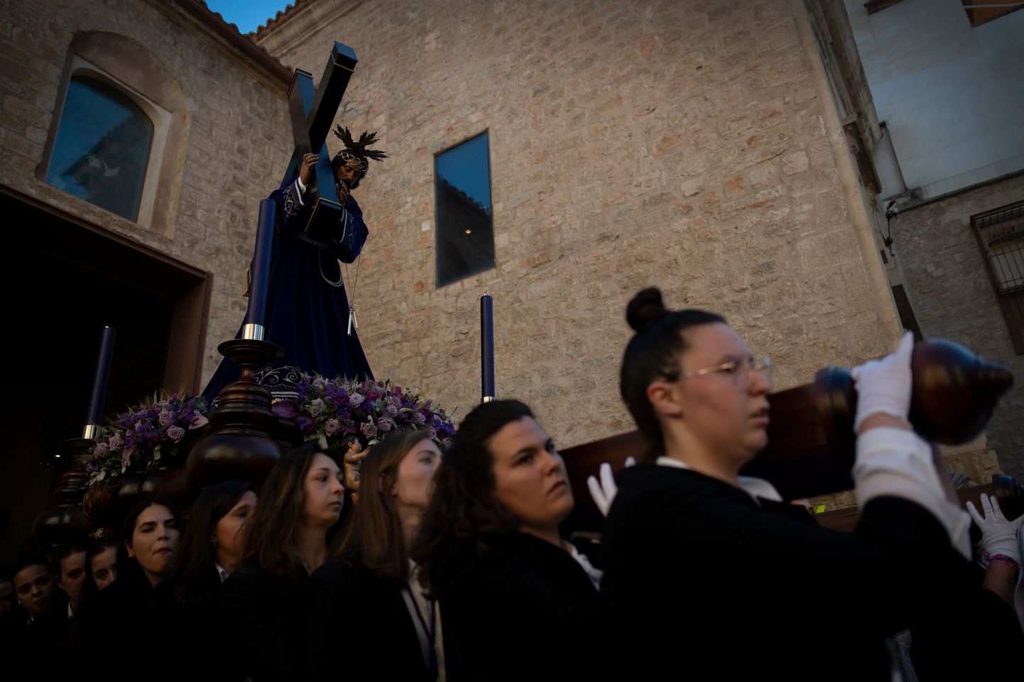 Jaéni linnas korraldati 1. mail protsessioon, et paluda Jumalalt põua lõppu.