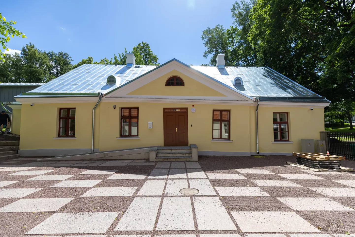 1821. aastaks valminud astronoomimaja projekteeris Tartu ülikooli arhitekt Johann Wilhelm Krause. 2024. aasta kevadel lõpetas seal renoveerimistööd OÜ Jaagor Grupp.