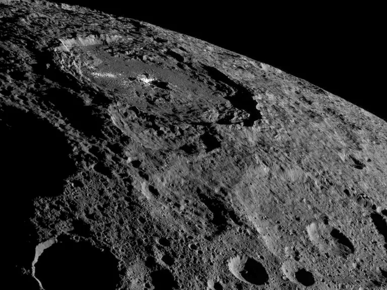 NASA Dawn kosmosesondi 2016. aasta foto kääbusplaneedi Cerese pinnast