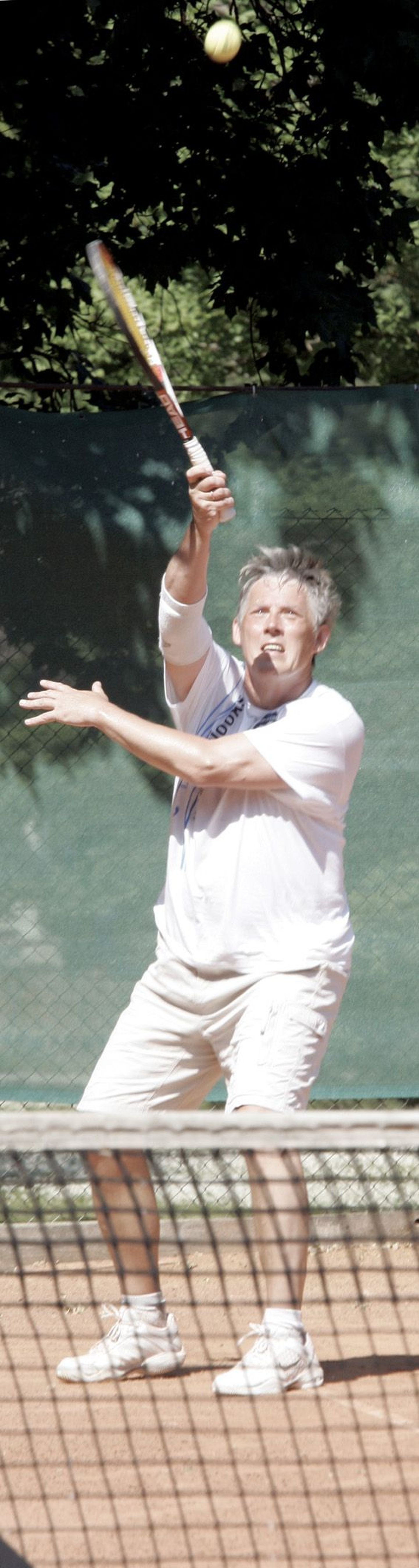 Erich Petrovits avastas kaks aastat tagasi enda jaoks tennisemängu ning harrastab seda tervisesportlasena paar korda nädalas.