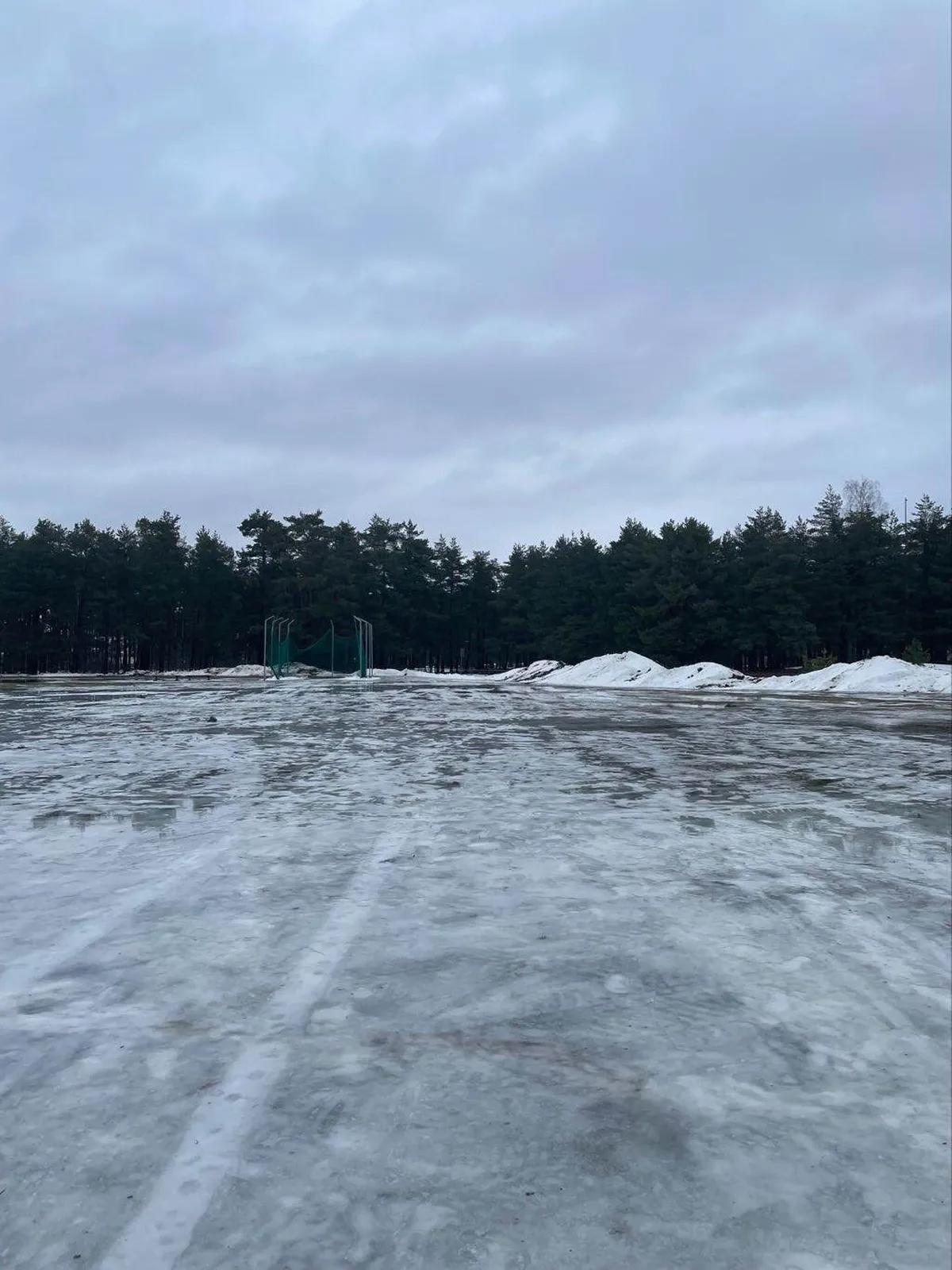 Teisipäeval, 14. märtsil meenutas TTÜ staadion rohkem liuvälja.