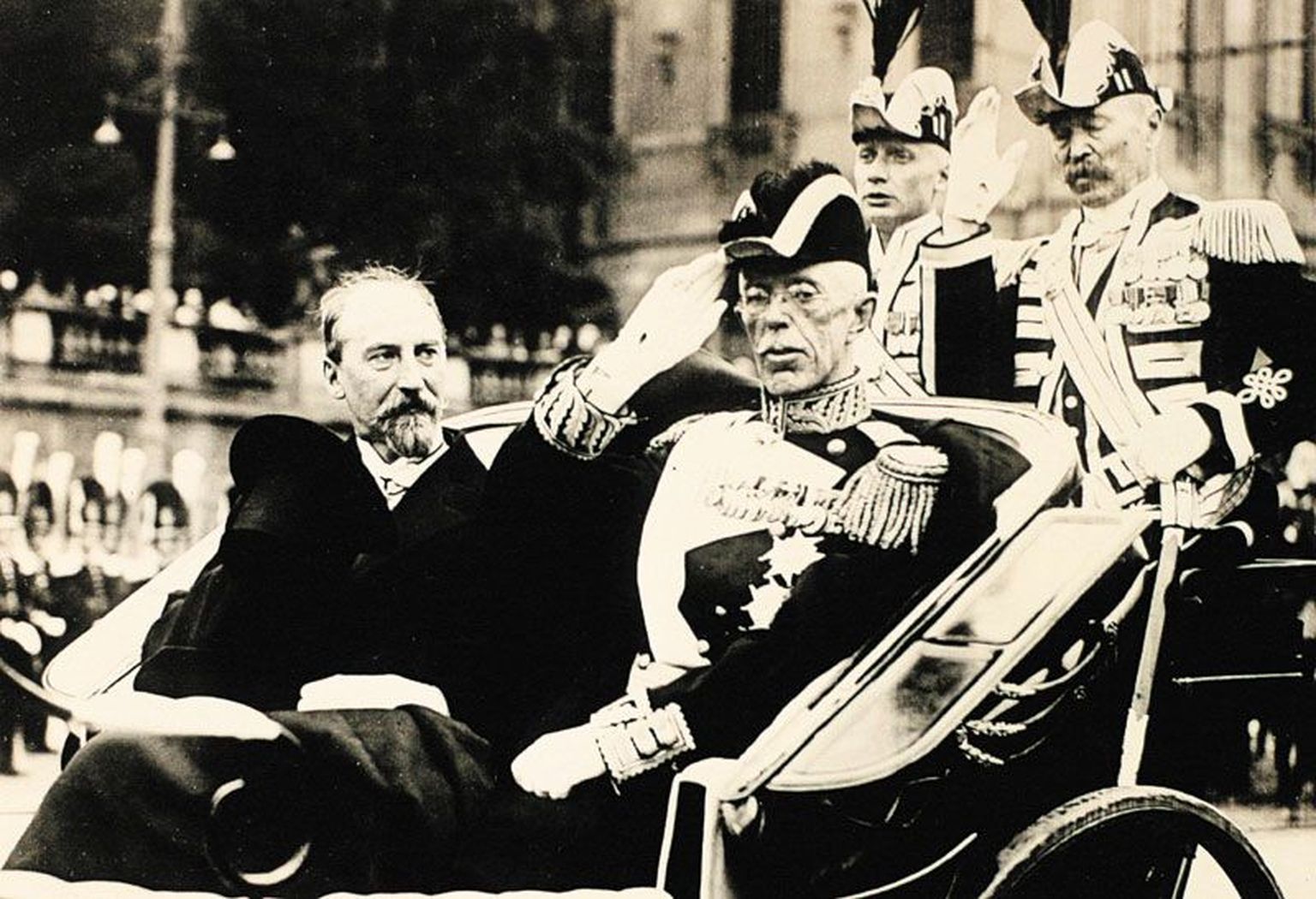 Riigivanem Jaan Tõnissoni sõit Rootsi kuninga Gustav V 70. sünnipäevale                  1928. aasta 4.–5. septembril oli Eesti ja Rootsi suhete kulminatsiooniks. Järgmisel aastal järgnes kuninga vastuvisiit Eestisse.
