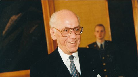 Postimees 1992. aastal: Prantsusmaal edukaim Lennart Meri