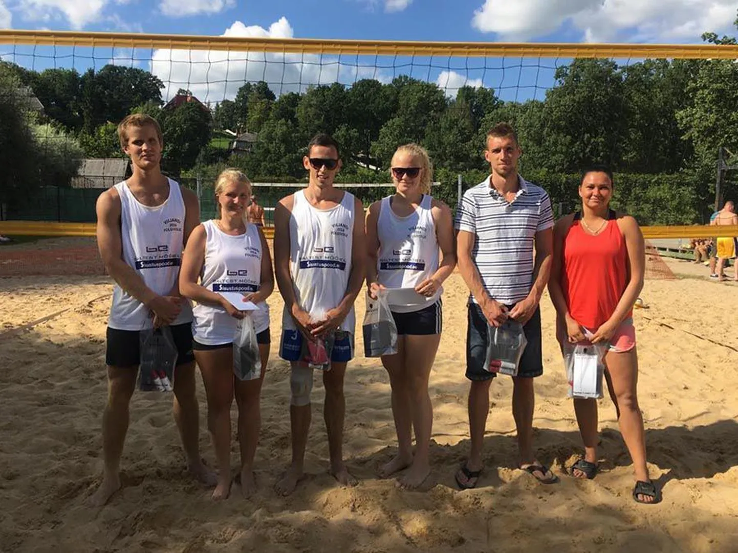 Segapaaristurniiri kolm edukamat võistkonda. Pildil on vasakult Jaagup Pihu, Kädi Böckler, Taavet Leppik, Kristiine Miilen, Mario Tammoja ja Laura Luik.
