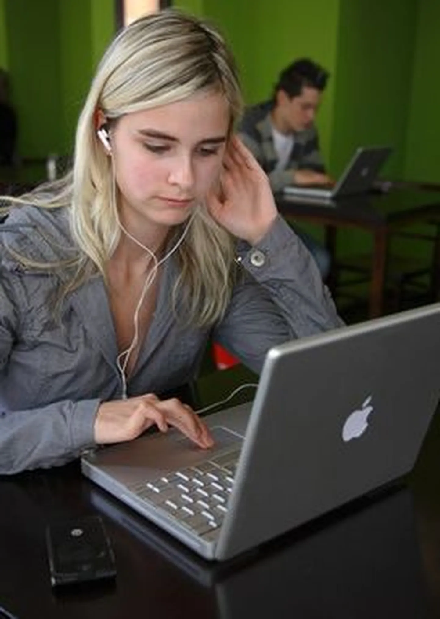 Rootsis surfatakse tööajast tund aega internetis