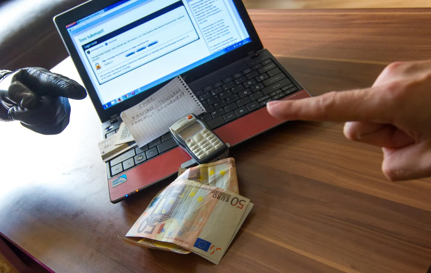 По данным исследования, каждый пятый житель Эстонии в течение последнего года сталкивался с мошенничеством при покупке товаров через интернет.