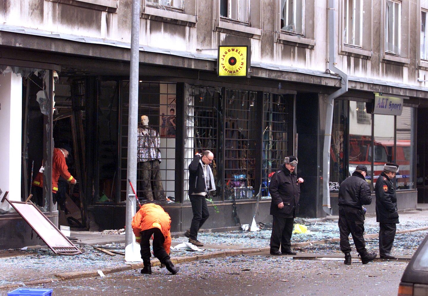 Pommiplahvatus Roosikrantsis 2002. aastal.