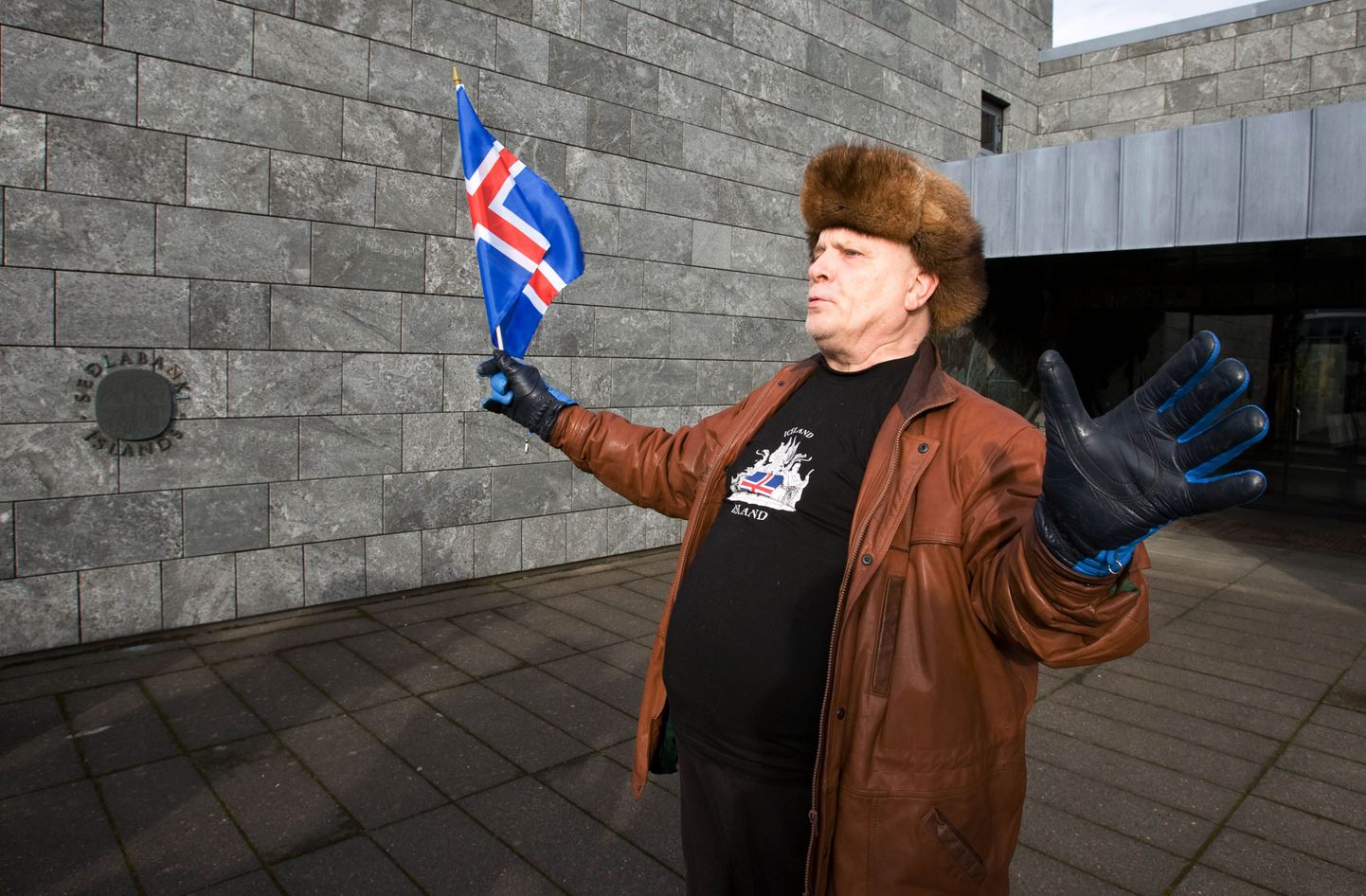 Islandi lipuga protestija.