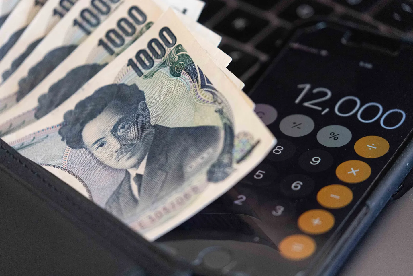 Jeen kukkus USA dollari vastu