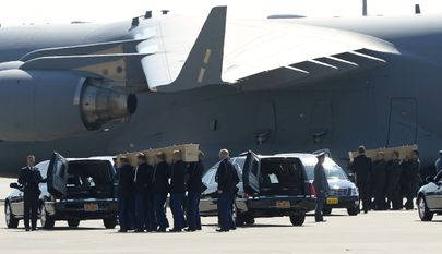 MH17 pardal viibinud reisijate surnukehade saabumine Hollandisse. Foto: Scanpix