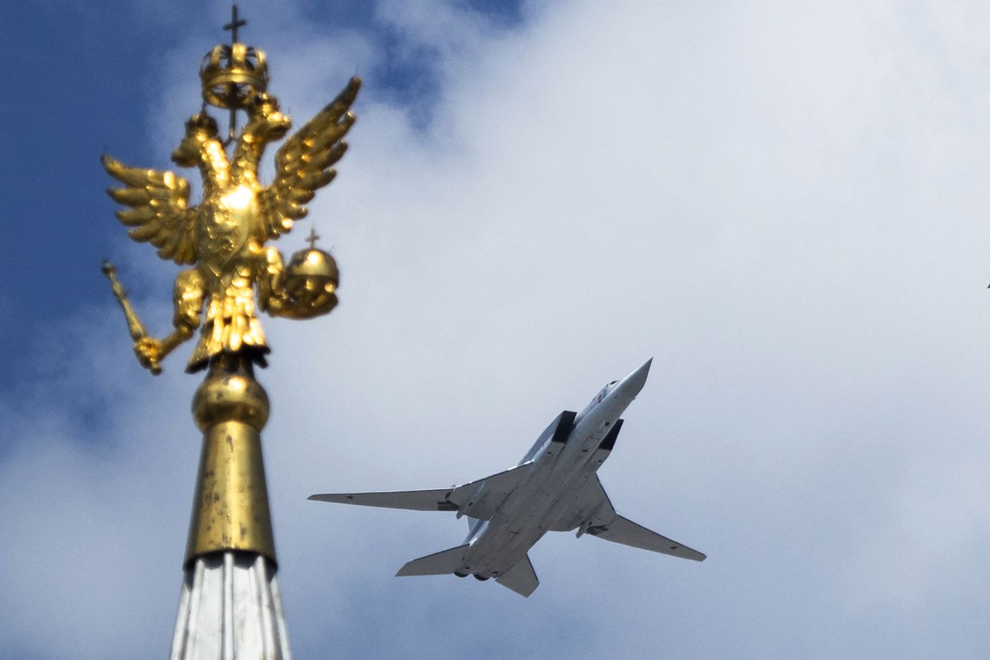 Vene pommituslennuk Tu-22M3 ülelennul Punase väljaku kohal