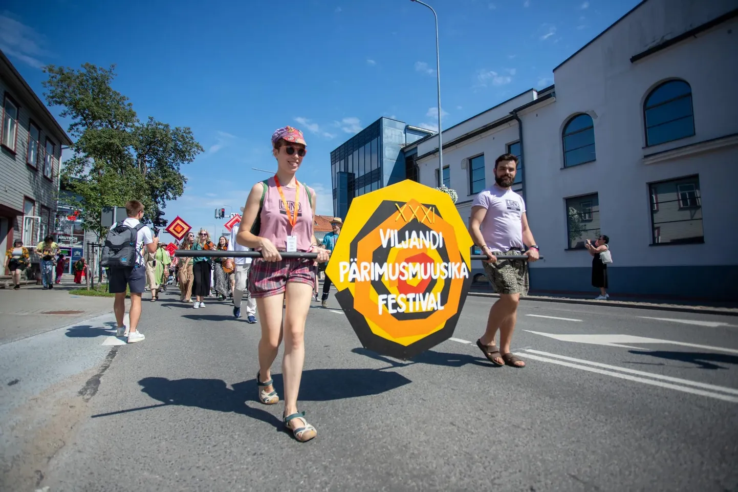 Festivali avamise rongkäik