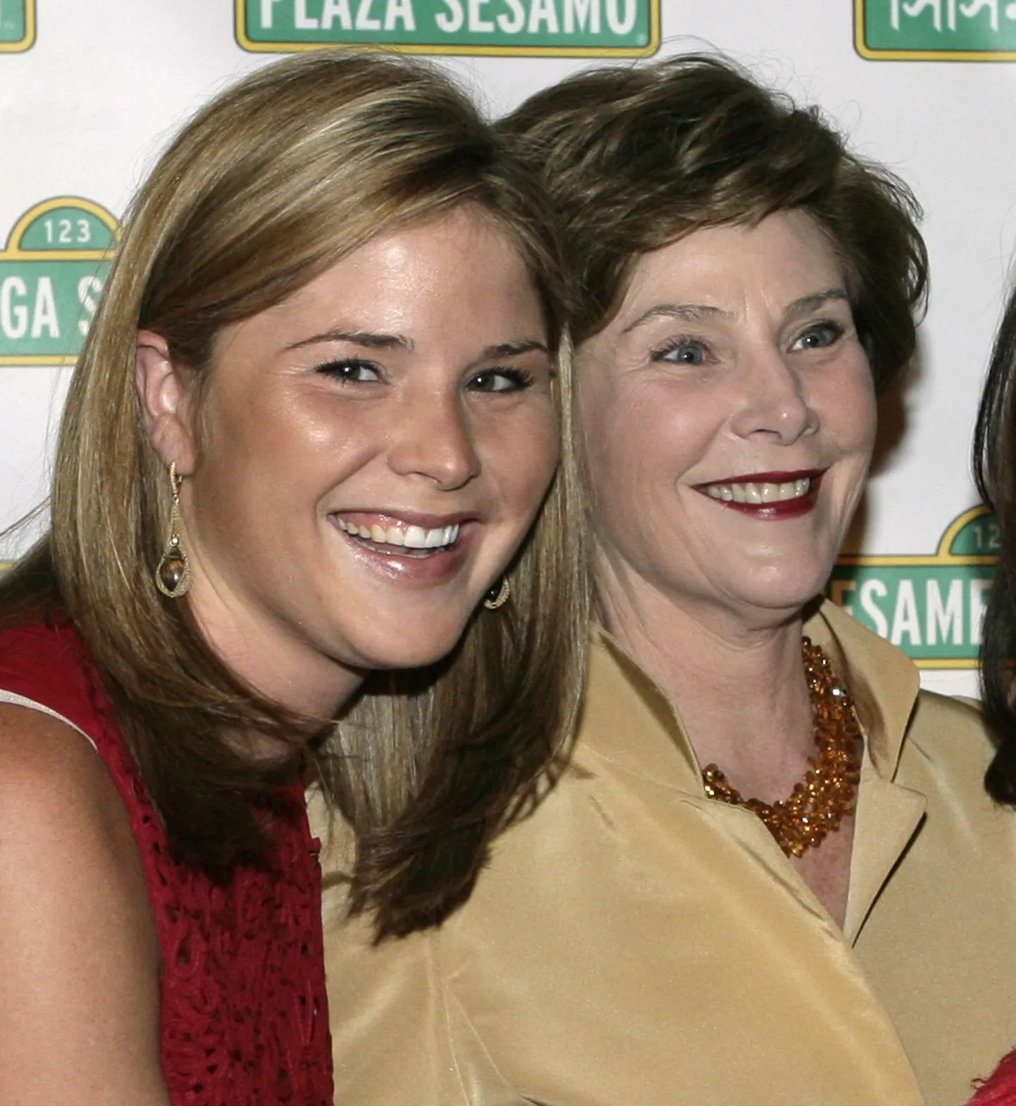 Jenna ja Laura Bush.