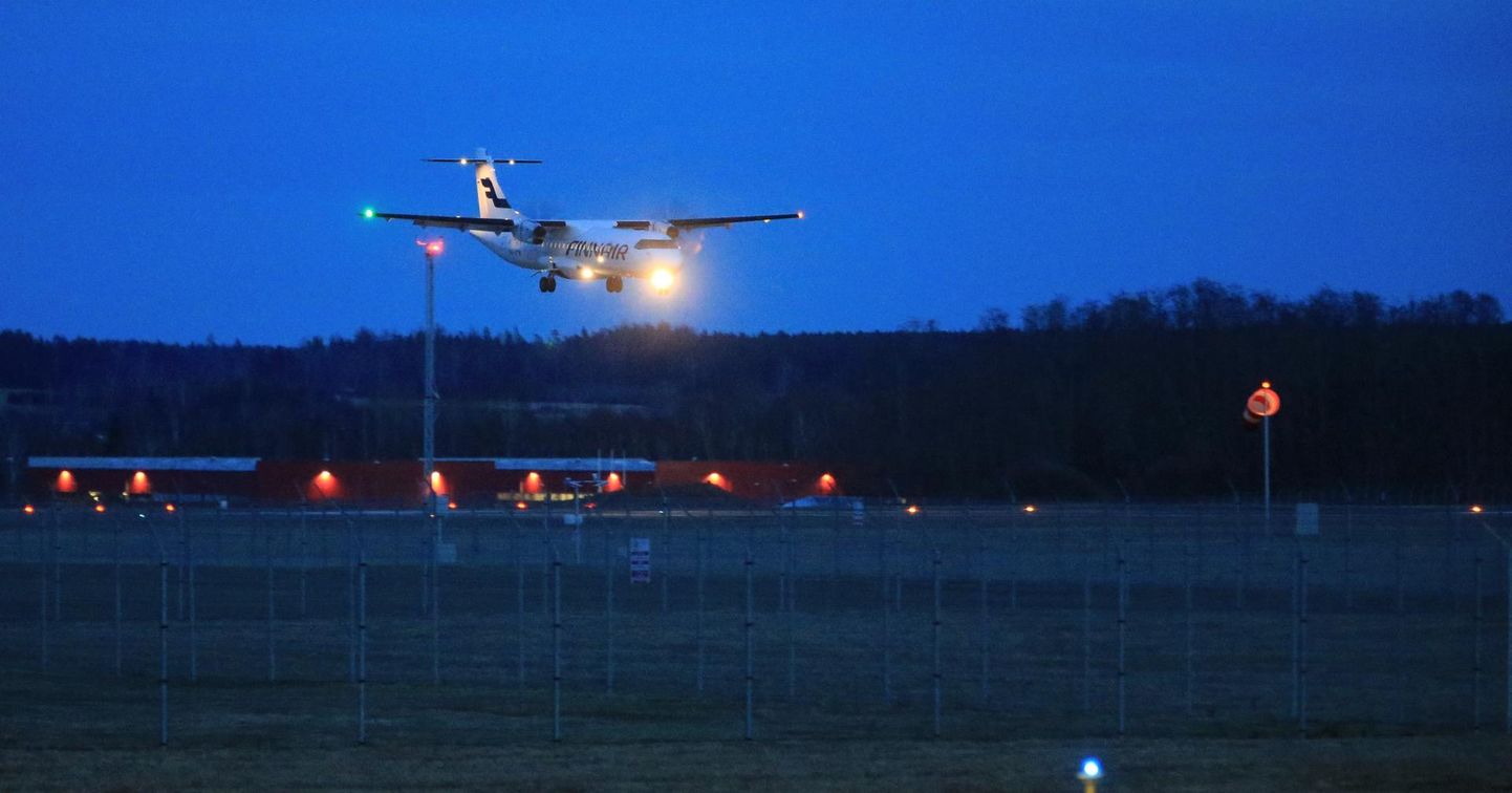Finnairi lennuk maandumas Tartu lennujaamas.
 