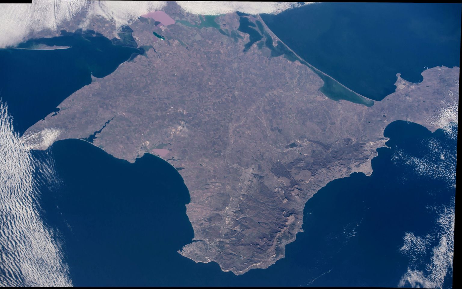 Фотографии из космоса полуострова Крым в высоком разрешении