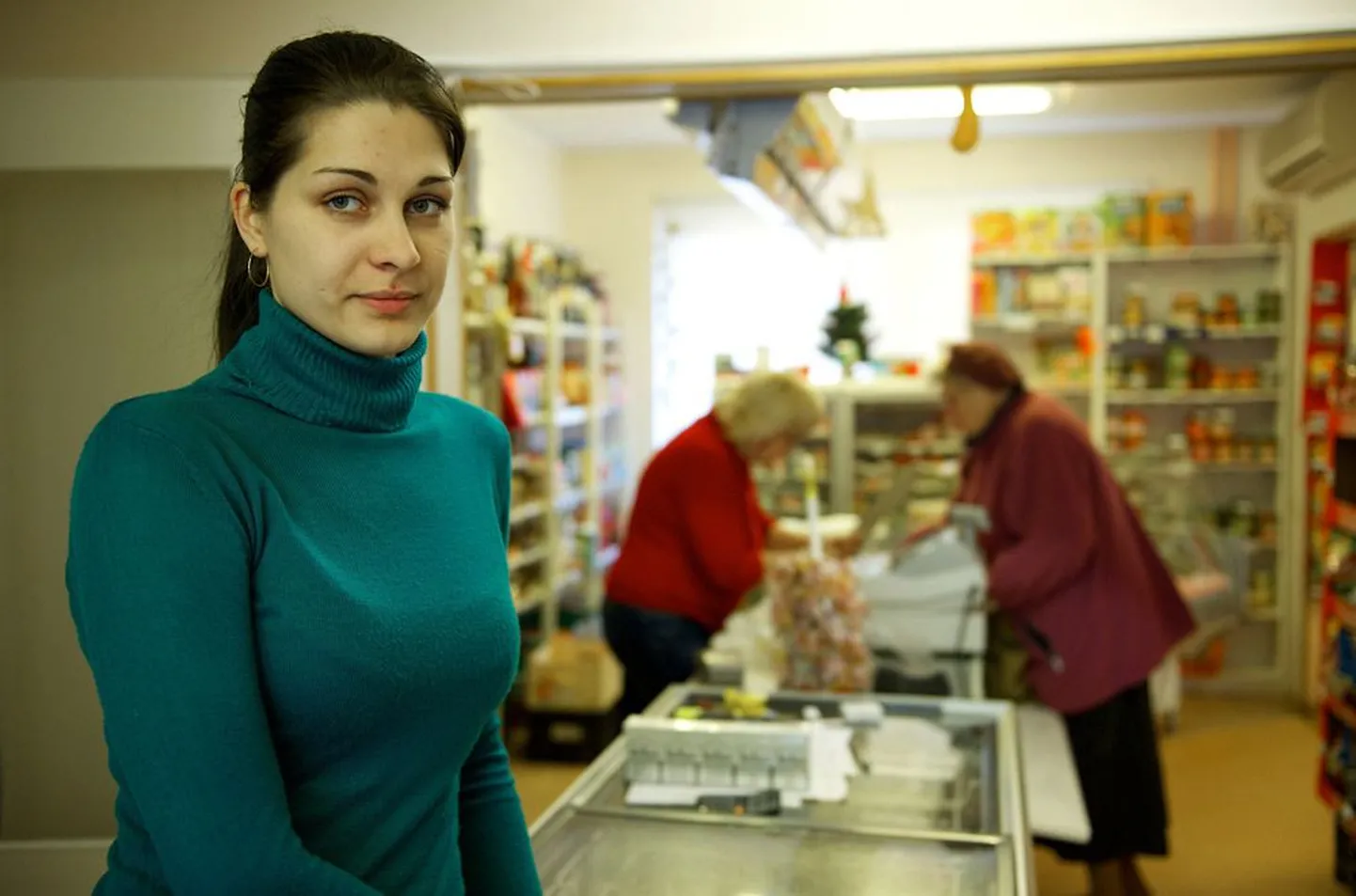 Moostes tegutseva Nurgapoe juhataja Raili Helandi leiab, et väikepoodidel on raske suurte kettidega konkureerida.