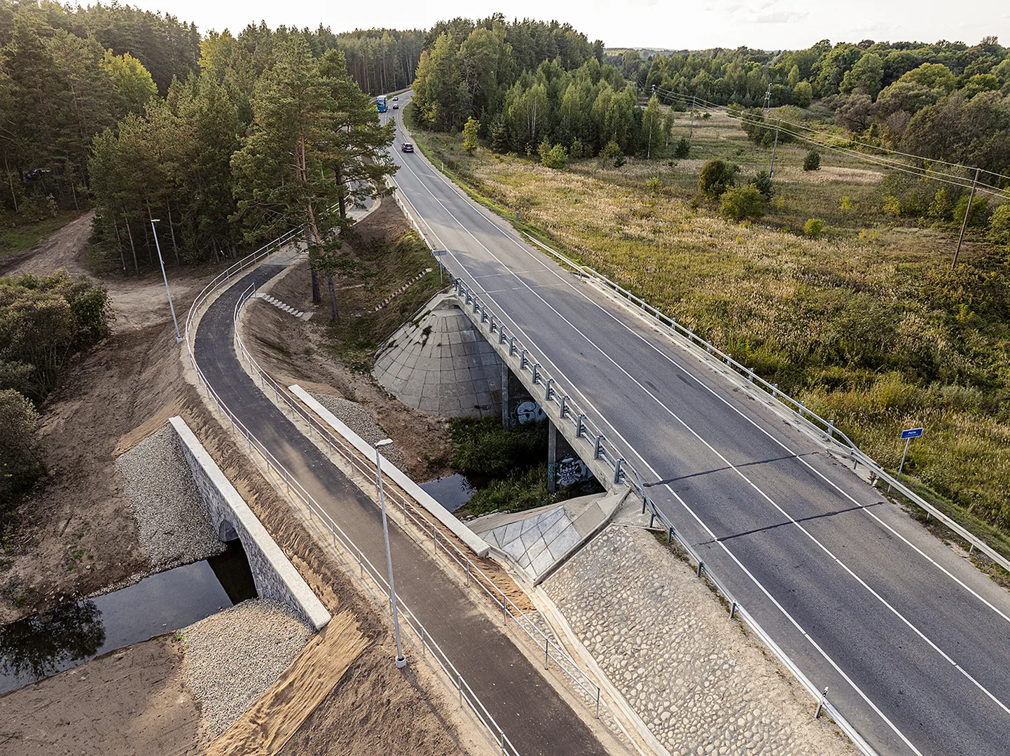 Jēkabpils novadā svinīgi atklāta jaunā gājēju un velobraucēju infrastruktūra