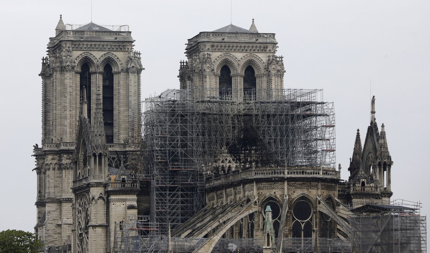 Põlenud Pariisi Jumalema kirik.