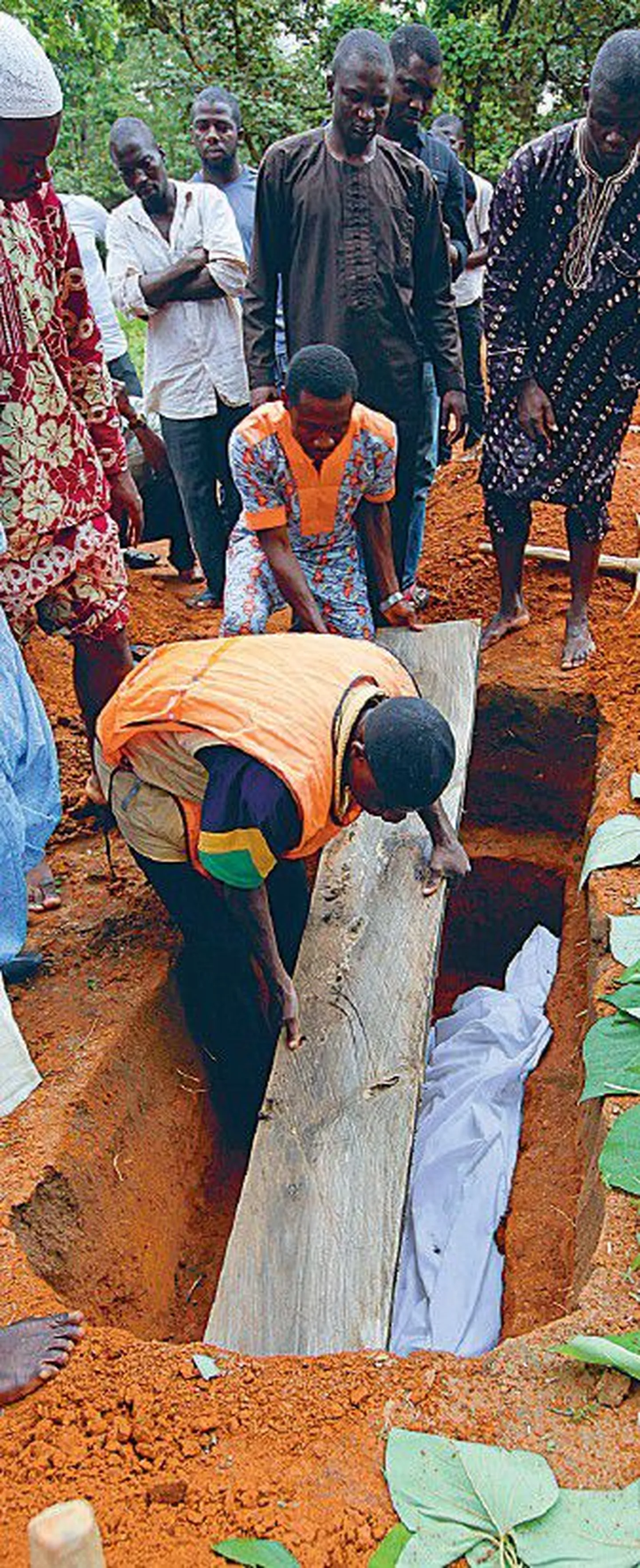 Похороны жертв взрыва в представительстве ООН в Абудже, ответственность за который взяла на себя «Боко Харам».
