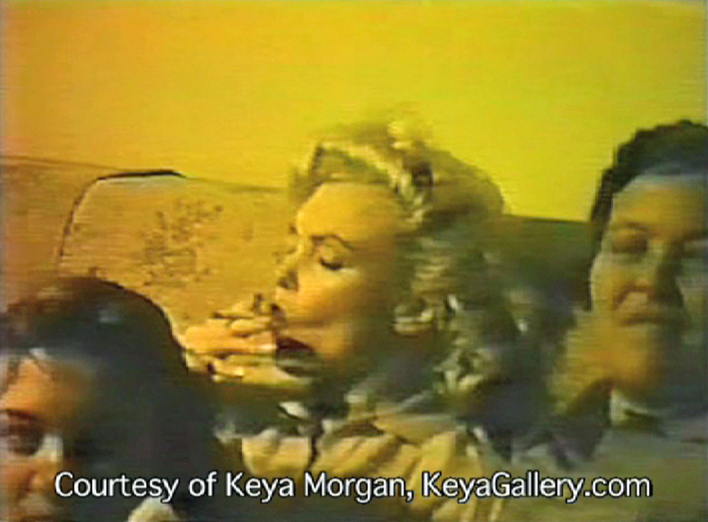 Marilyn Monroe kanepit suitsetamas
