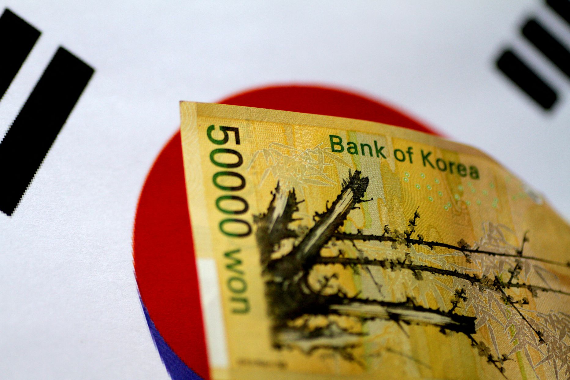 Koreas levivad pangajooksu õhutavad sõnumid