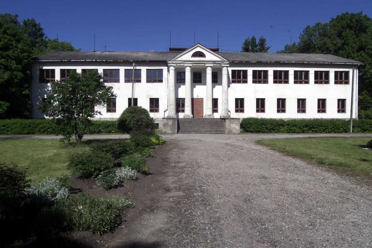 Pootsi mõisa peahoone.