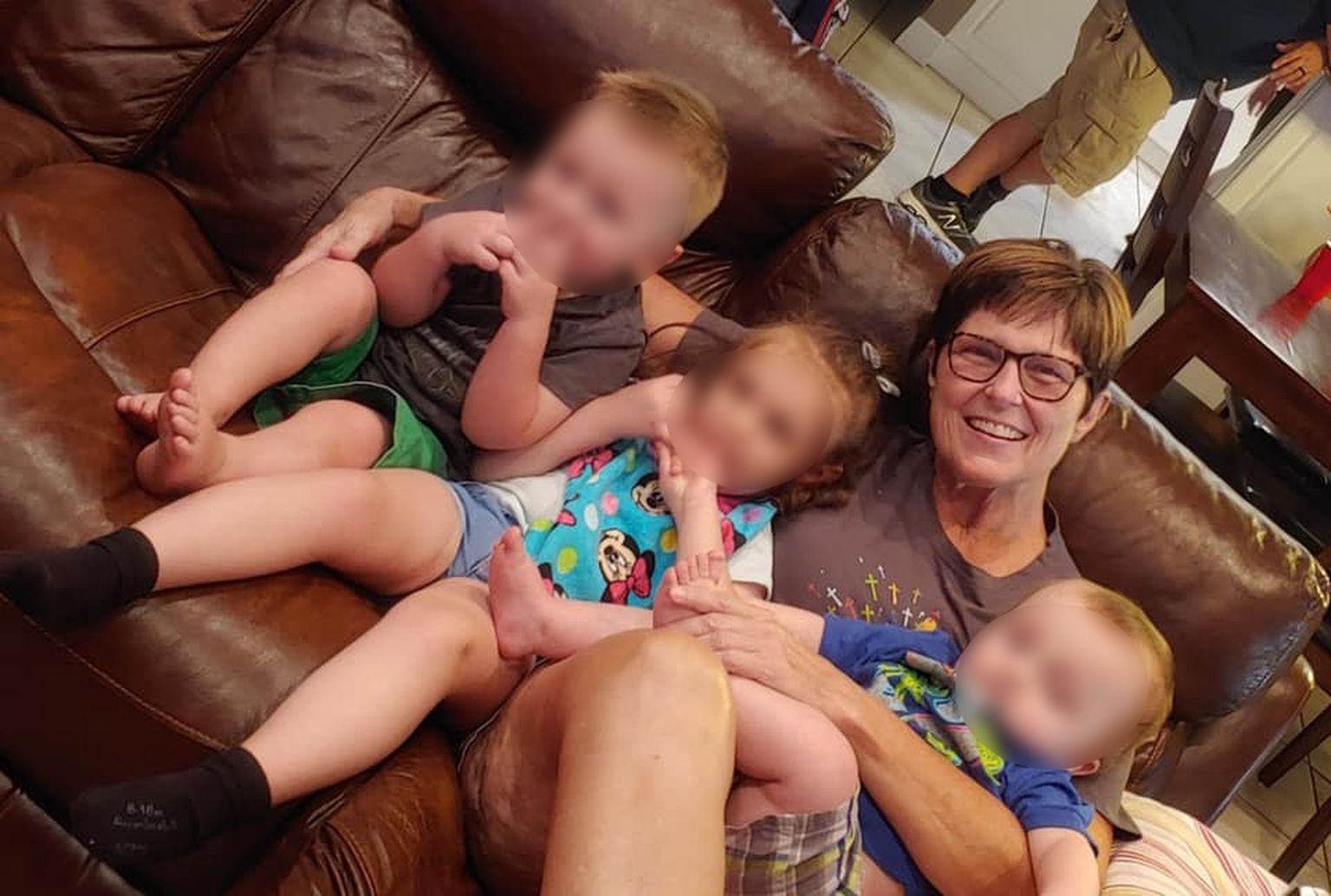 Трейси Никс, обвиняемая в причинении смерти двум своим внукам по неосторожности
