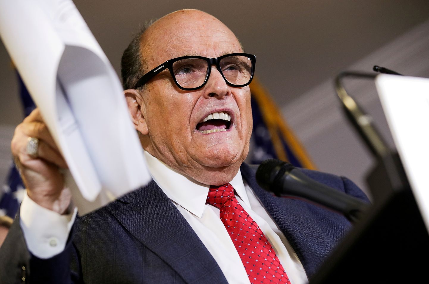 19. novembri pressikonverentsil rääkis Giuliani valimistest. Värske raamat väidab, et just Giuliani käskis Trumpil võit välja kuulutada.