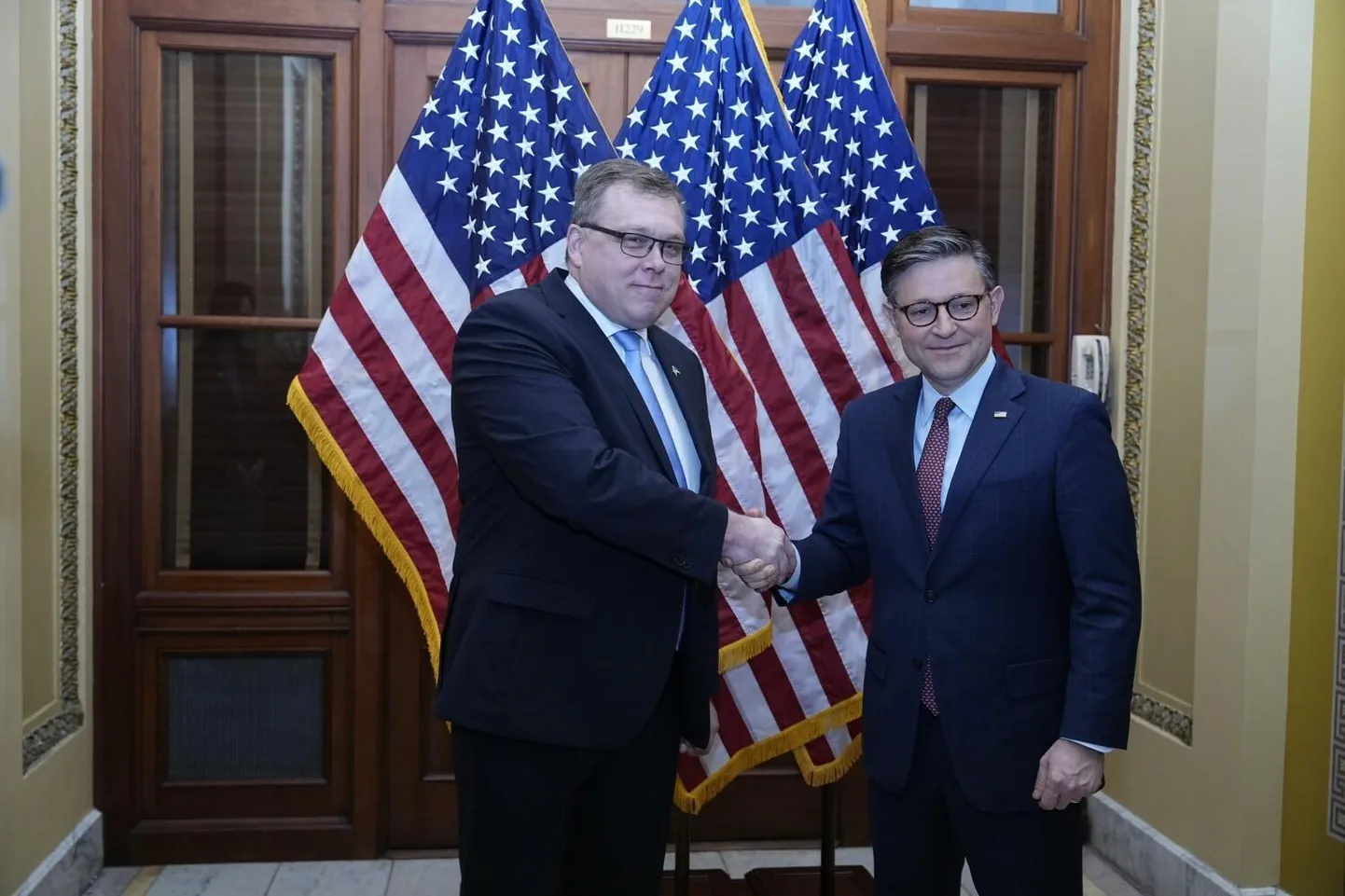 Riigikogu esimees Lauri Hussar (vasakul) Washingtonis kohtumisel esindajatekoja spiikri Mike Johnsoniga.