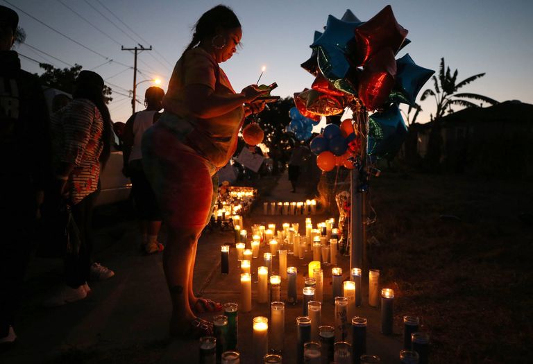Politseitulistamises elu kaotanud Dijon Kizzee mälestamine Los Angeleses