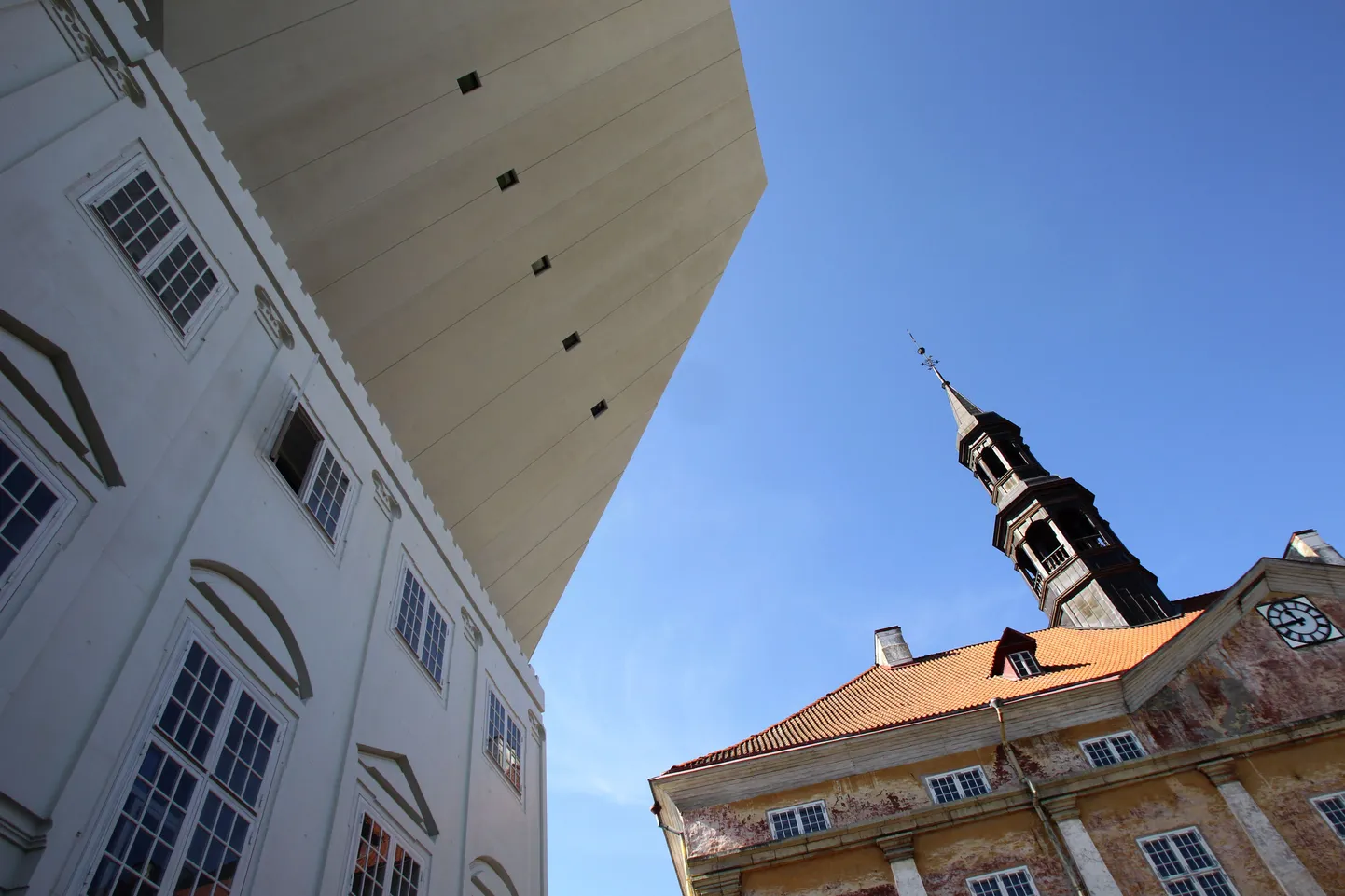 Narva kolledž ja raekoda.