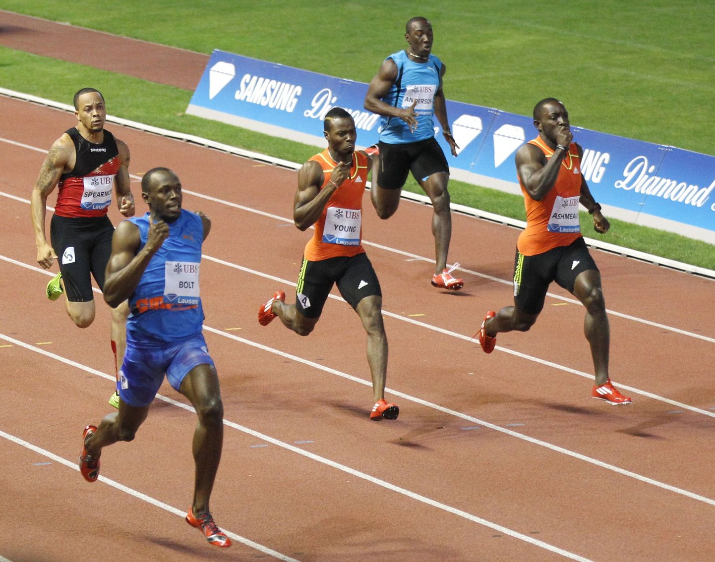 Usain Bolt (vasakul) Lausanne'is enda kohta tippaega ei näidanud.