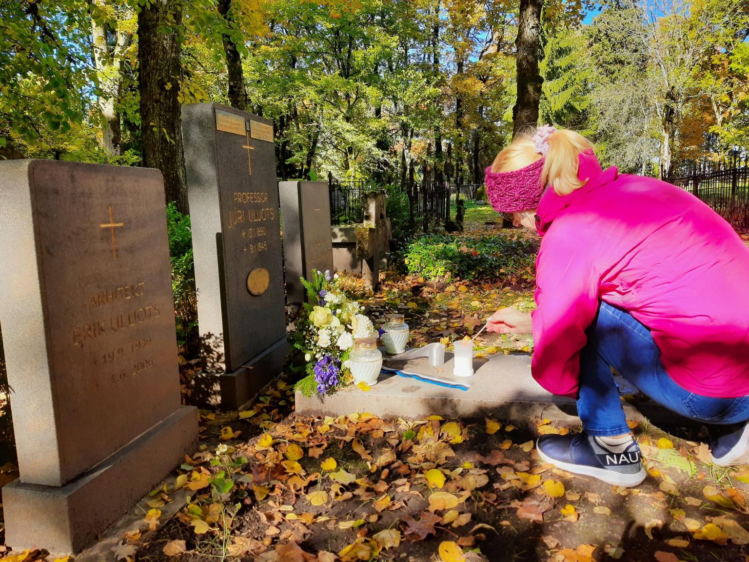 Eesti ­Vabariigi õigus­liku järjepide­vuse hoidja eksiilis Jüri Uluots on Rootsist ümber maetud perekonnaplatsile Kirbla kalmistul.