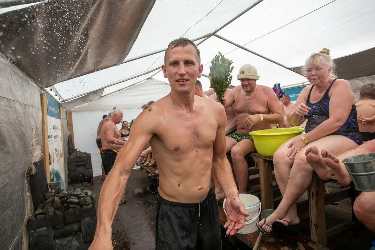 Rakvere saunafestivalil olid oma reklaamnäod, kelle osatähtsust tuleb linnapea Marko Tormi sõnul järgmisel korral veelgi suurendada. Esiplaanil korvpallur Kristo Saage.