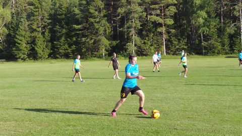 VIDEO ⟩ JK Saarepiiga ja Kohila Püsivuse noored tänavu loodud ühendvõistkonnast: "Me saame omavahel väga hästi läbi!"