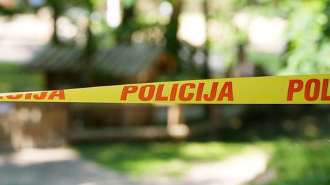 Par jaunieša nolaupīšanu, ieslogot bagāžniekā, vainīgajiem prasa piespriest probāciju
