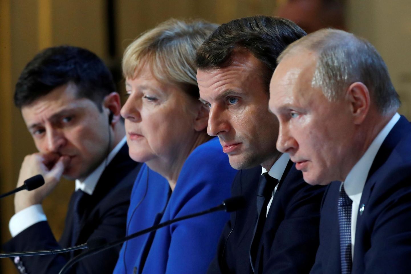 Normandia neliku kohtumisel Pariisis seati Ukraina president Volodõmõr Zelenskõi (vasakul) ja Vene president Vladimir Putin teineteisest võimalikult kaugele, kuigi nende kehakeel rääkis niigi meeste eest.