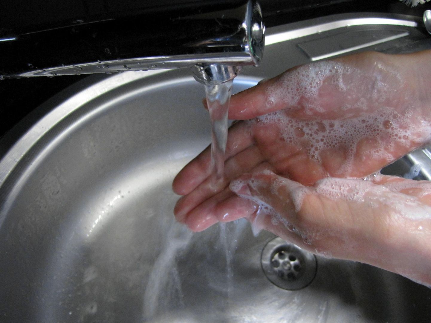 Käte pesemine aitab vähendada kõigi hingamisteede viirusnakkuste levikut.