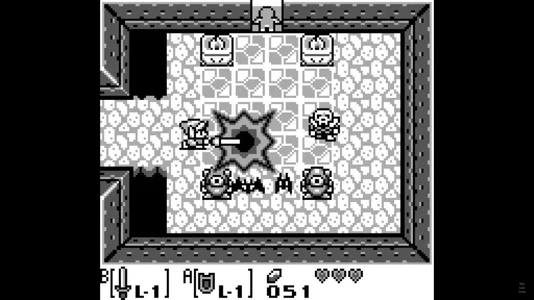 Link võitleb salapärases muinasjuttude koopas vaenlastega mängus «Link's Awakening».